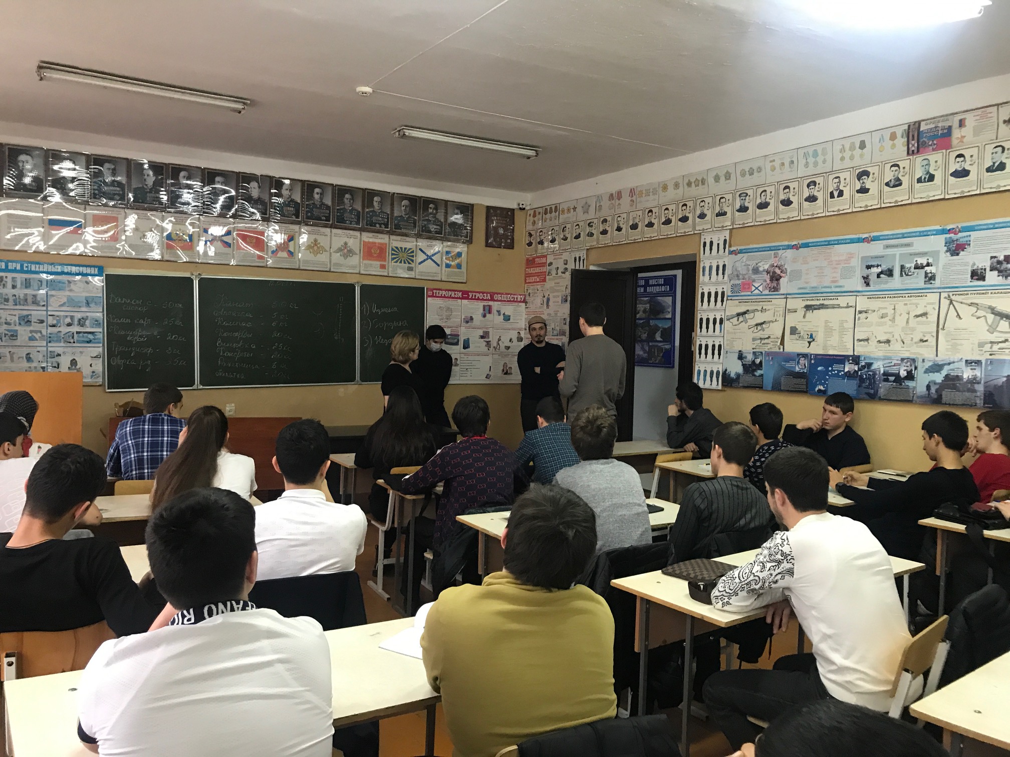 Со студентами автомобильно-дорожного колледжа встретился Народного писателя Дагестанской АССР Ахмедхан Абу-Бакара
