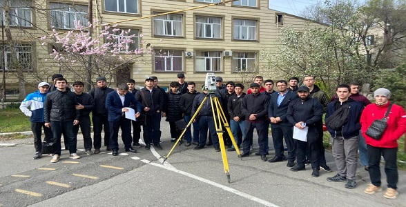 Строительство и эксплуатацию автомобильных дорог и аэродромов обсудили в Автомобильно-дорожном колледже