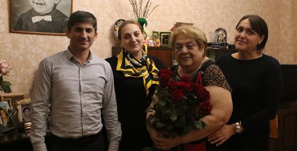 Коллектив МАН РД поздравил заслуженного учителя РД Елену Абрамян