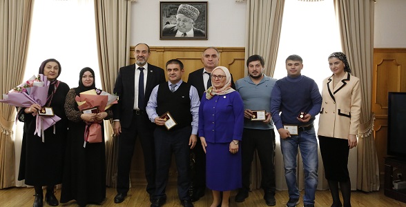 Яхья Бучаев встретился с учителями, работающими в зоне СВО