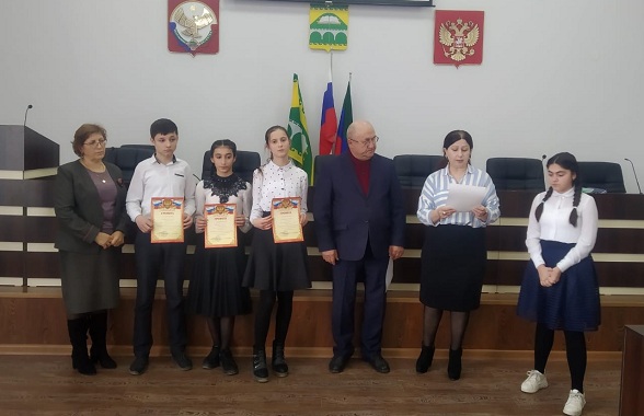 В Сулейман-Стальском районе состоялся муниципальный конкурс проектно-исследовательских работ «Роль семьи в сохранении родного языка»»