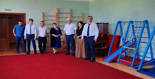 Магомед Абидов проверил готовность к эксплуатации детских садов и провёл совещание по вопросам образования в Новолакском районе