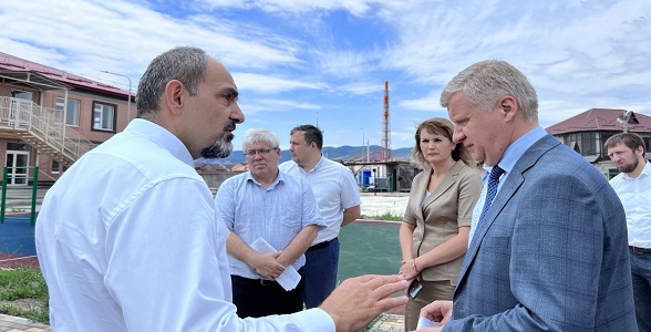 Экспертная группа Минпросвещения РФ посетила строящиеся объекты образования в Дагестане