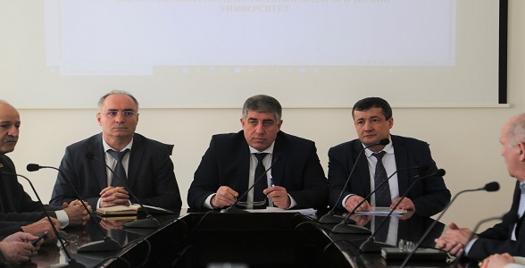 Круглый стол «Развитие системы подготовки педагогических кадров» прошел в ДГПУ