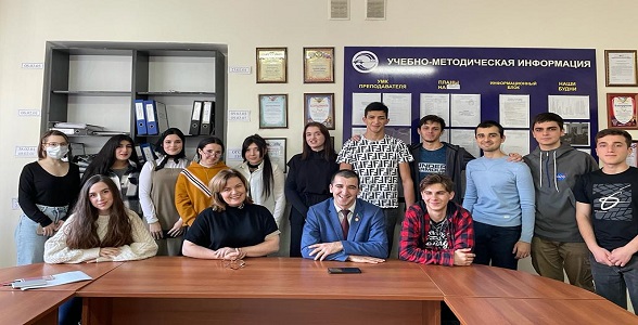 Круглый стол о проблемах воспитания доброты в человеке прошел в Автомобильно-дорожном колледже