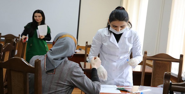 Сотрудники Минобрнауки РД сдают ПЦР-тесты