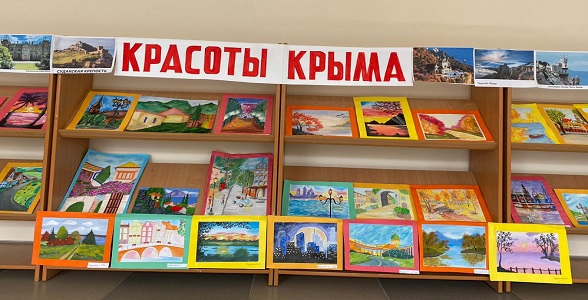 Выставка творческих работ прошла в Дербентском колледже