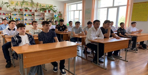 Урок «Наука вечна в своём источнике» провели в Автомобильно-дорожном колледже
