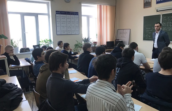 Сотрудник УКОН МВД по РД встретился со студентами Автомобильно-дорожного колледжа