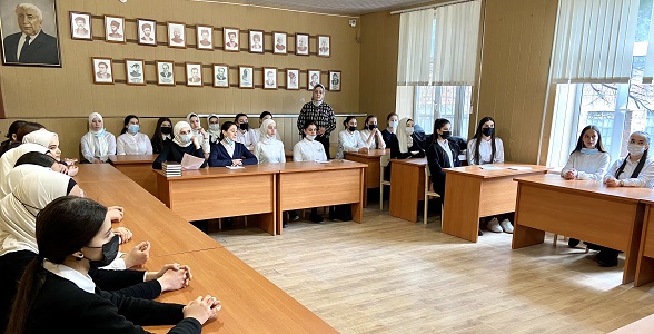 В Профессионально-педагогическом колледже имени З.Н. Батырмурзаева состоялся круглый стол, посвященный Дню родных языков и 100-летию образования ДАССР
