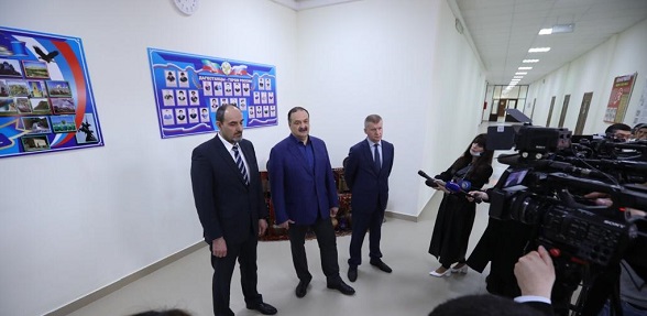 Глава РД, замминистра просвещения РФ и врио министра образования и науки РД посетили школу в Талги