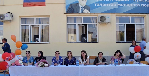 1 сентября на территории Индустриально-промышленного колледжа прошла торжественная линейка, посвящённая Дню знаний