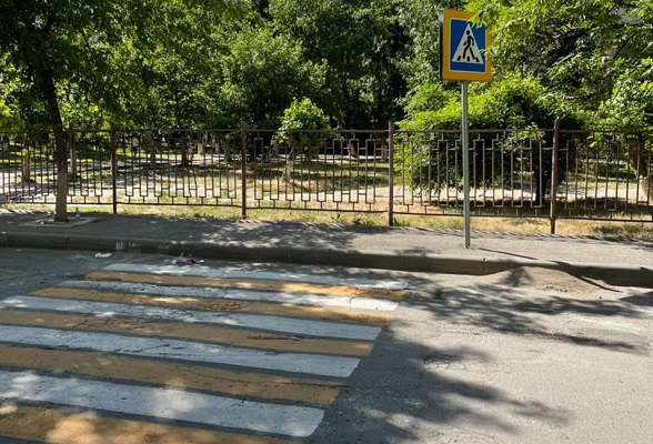 В Махачкале обновили дорожные разметки около школ