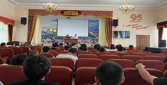 Встреча с именитыми спортсменами прошла в Дербентском профессионально-педагогическом колледже