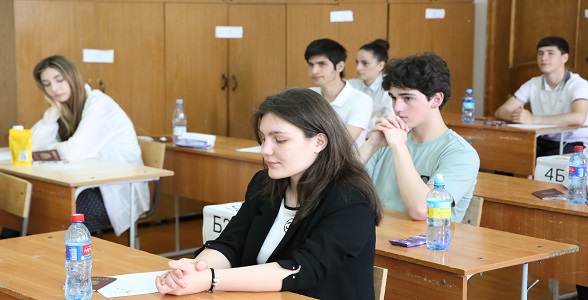 ЕГЭ по иностранным языкам, биологии, информатике и ИКТ сдали в резервный день в Дагестане