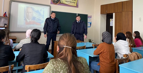 Профилактическая беседа «Фейковые новости в социальных сетях» прошла в Дербентском профессионально-педагогическом колледже