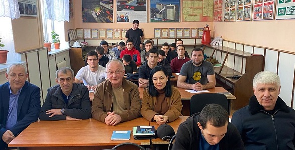 Председатель Правительства РД Абдулпатах Амирханов посетил Аграрный колледж г. Дагестанские Огни