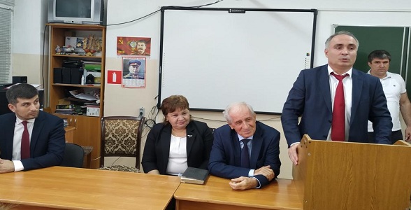 Первый замминистра образования и науки РД Магомед Абидов посетил с рабочей поездкой Кизлярский профессионально-педагогический колледж