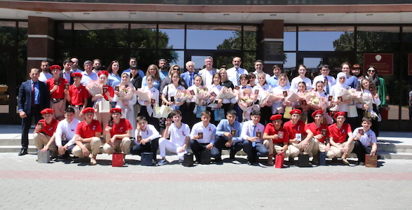 Дагестанские школьники получили в День России паспорта