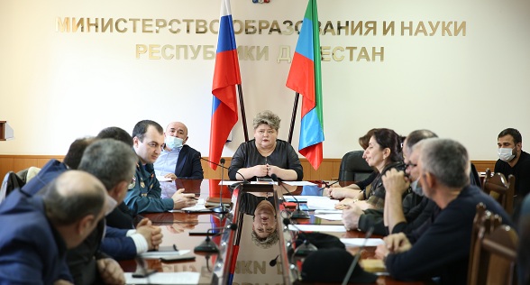 В Минобрнауки РД обсудили летнюю оздоровительную кампанию-2021