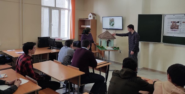 Студенты Автомобильно-дорожного колледжа презентовали строительные макеты