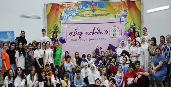 Студенты медицинского колледжа организовали семейный фестиваль «Без повода»