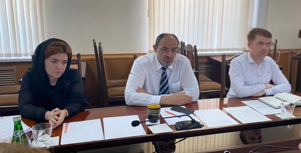 Приём граждан провёл врио министра образования и науки РД Яхья Бучаев
