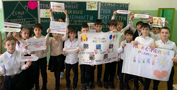 Внеурочные занятия, посвящённые традиционным семейным ценностям, прошли в образовательных организациях республики