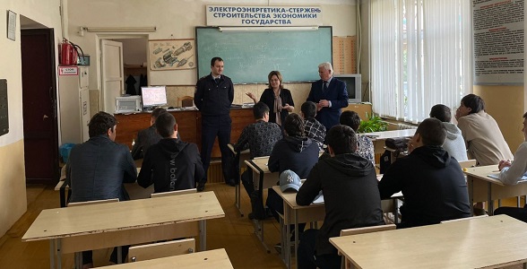 Проблемы воспитания подростков обсудили с родителями в ссузах Дагестана