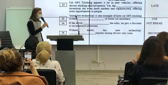 В Центре непрерывного повышения профессионального мастерства педагогических работников проходят занятия для педагогов по английскому языку