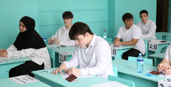 Дагестанские девятиклассники сдали ОГЭ по четырём предметам