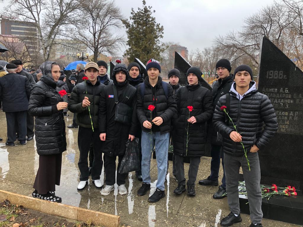 Возложение цветов прошло в парке воинов-интернационалистов