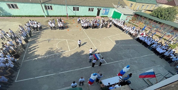 Торжественная линейка, посвящённая Дню знаний, прошла в Железнодорожном колледже
