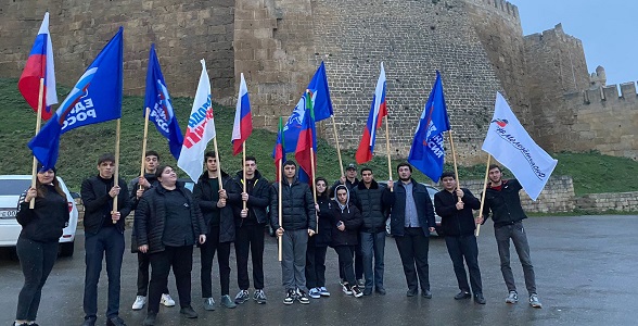 Акция в поддержку военных РФ прошла в Дербенте