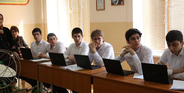 Дагестанские школьники присоединились к Уроку цифры