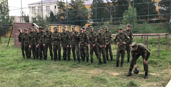 Дагестанские старшеклассники и студенты колледжей проходят учебные сборы в «Авангарде»