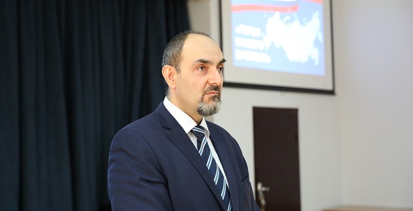 Яхья Бучаев провел открытый урок «Герои нашего времени»