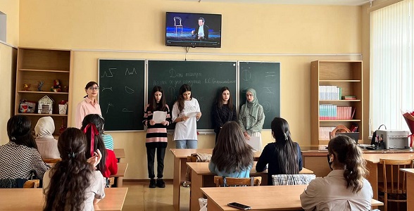 Внеурочное занятие ко Дню театра прошло в Дербентском колледже