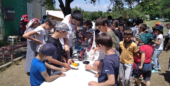 Детский технопарк провёл мастер-класс в лагерях Буйнакского района