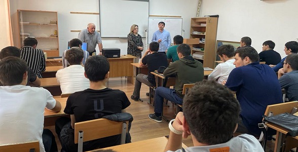 Профилактическая беседа прошла в Автомобильно-дорожном колледже