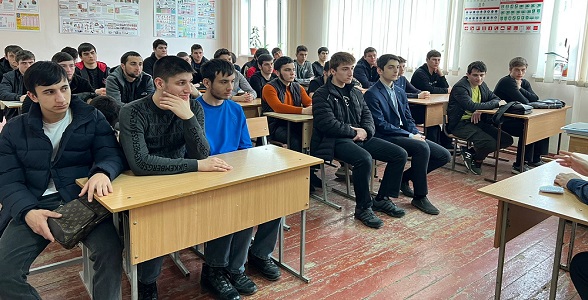 Студентам Автомобильно-дорожного колледжа рассказали про культуру общения