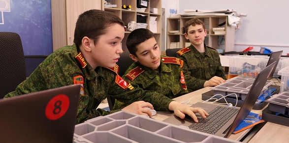 Дагестанские кадеты осваивают IT-технологии в технопарке «Кванториум»