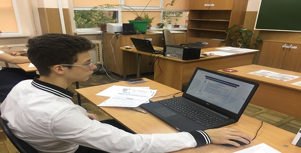 Девятиклассники продолжают сдавать ОГЭ