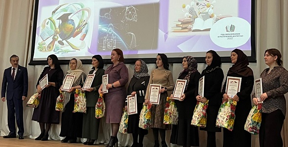 Победителей комплекса конкурсных мероприятий «Учителя живут в учениках» наградили в РЦО
