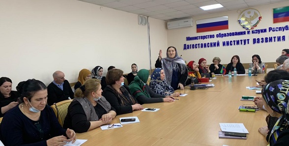 Роль школьного музея в системе патриотического воспитания школьников обсудили в Дагестанском институте развития образования