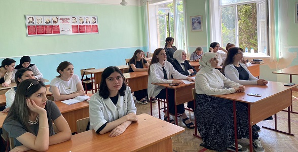 Классный час ко Дню России прошел в Профессионально-педагогическом колледже