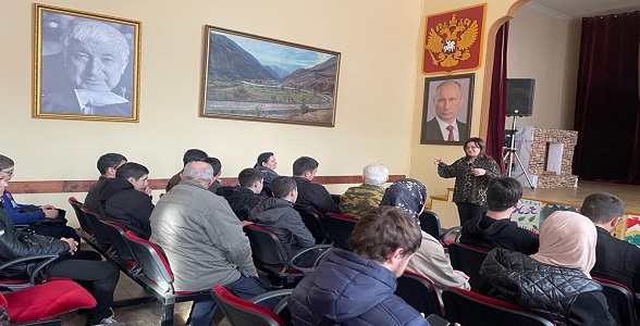 Церемония поднятия флагов прошла в Автомобильно-дорожном колледже