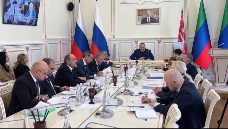 Министр образования и науки Республики Дагестан принял участие в совещании под руководством Главы РД