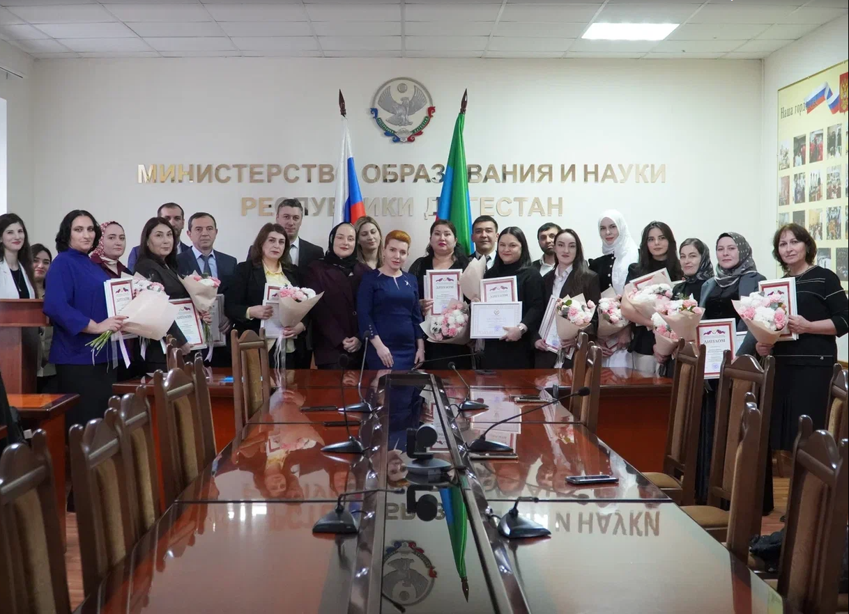 В Минобре прошло награждение победителей конкурсного отбора лучших управленческих кадров в системе образования