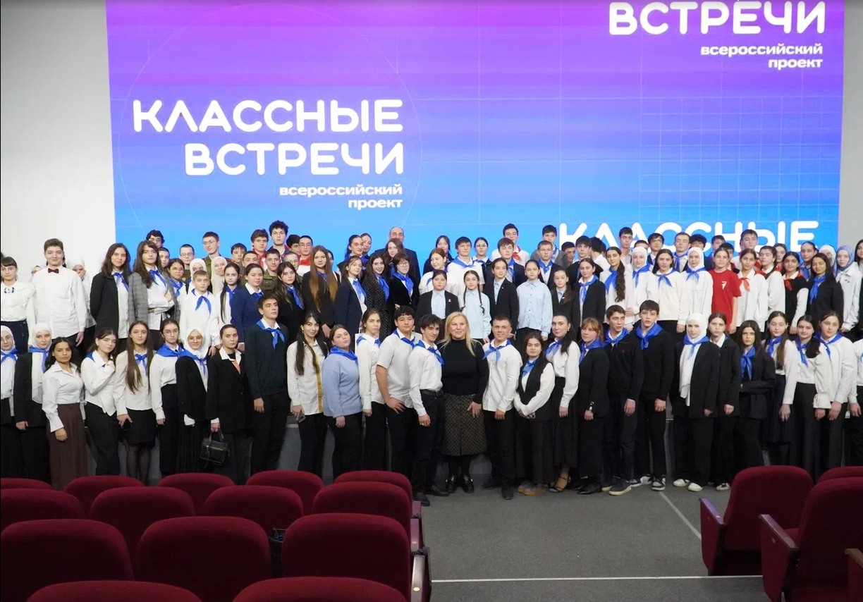 Министр образования и науки Республики Дагестан встретился с активистами Движения первых